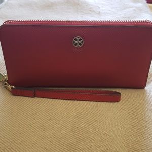 Tory Burch Perry Zip Continental Passport Leather